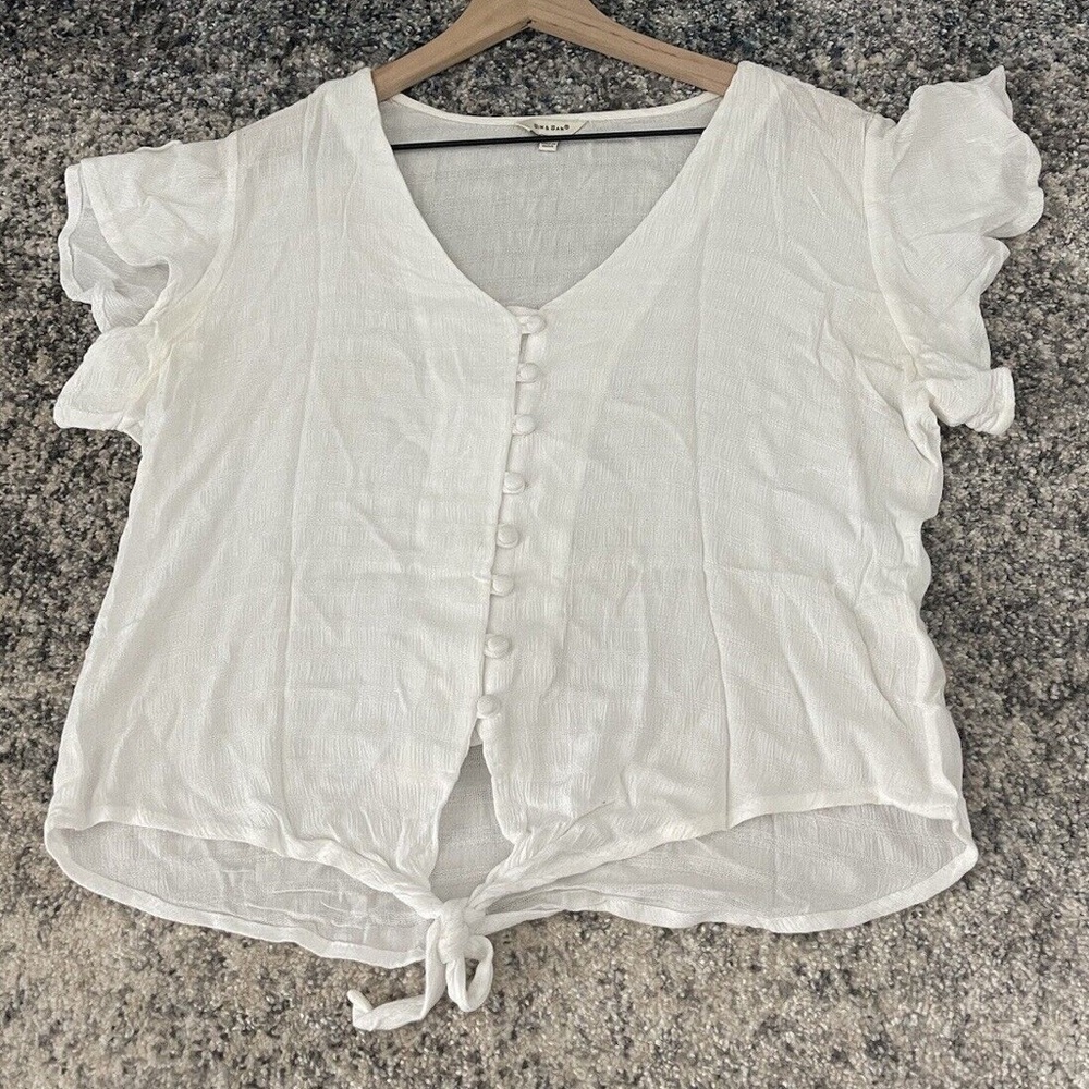 Like new! Sim & Sam Womens V-Neck WhiteButton Up Tie Front Blouse Cropped Top